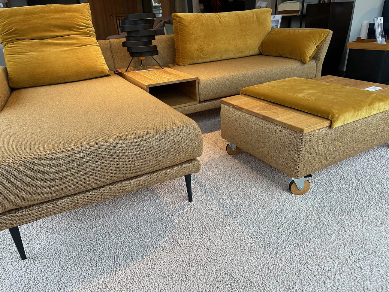 Wolkenweich Milla und Solo Hockertisch mit Sitzauflage